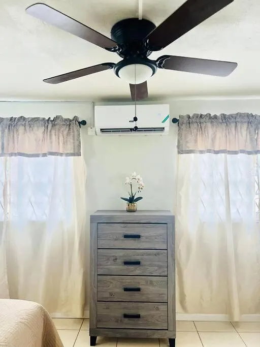 Blue Laventura Condo Near Hwt Kingston