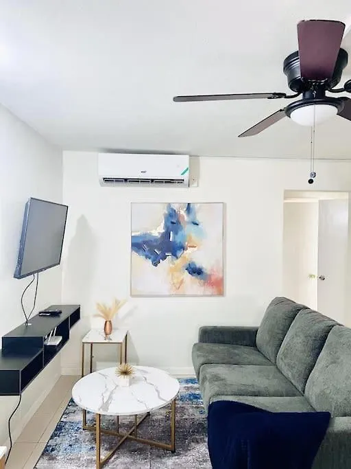 Blue Laventura Condo Near Hwt Kingston 0*,  Jamajka