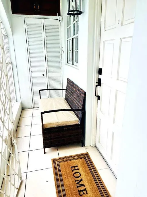 Blue Laventura Condo Near Hwt Кингстон