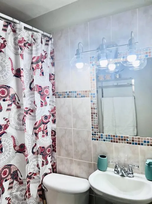 Апартаменты Blue Laventura Condo Near Hwt Кингстон
